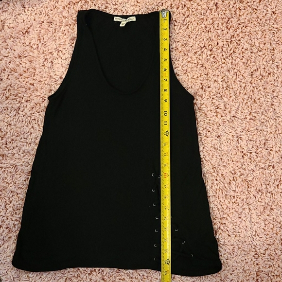 Black Express versatile tank top. - Picture 4 of 6
